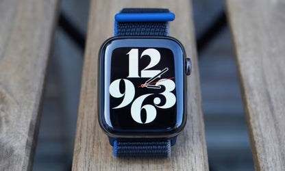 Apple-Watch-series-6-su-asse-legno